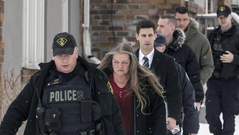 Ermittler untersuchen das Grundstück in Toronto, auf dem zunächst sechs Leichen entdeckt wurden. Ermittler untersuchen das Grundstück in Toronto, auf dem zunächst sechs Leichen entdeckt wurden.
