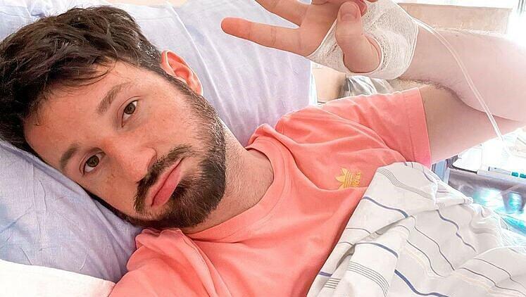 Mit diesem besorgniserregenden Foto meldet sich "Prince Charming" Alex Schäfer bei seinen Fans.