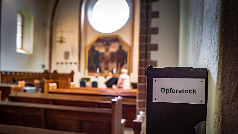In einer Kirche in Moosach versuchte der 54-Jährige, den Opferstock zu knacken. (Symbolbild)