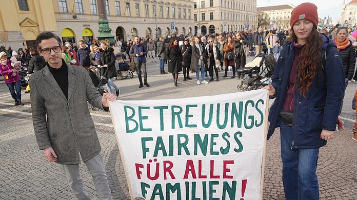Tausende Kinder in München besuchen eine private Kita, weil sie in einer städtischen keinen Platz bekommen haben. Bis jetzt sind die Gebühren günstig. Doch das könnte sich ab September ändern.