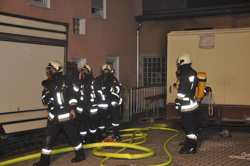Altötting - Am Dienstagabend entzündete sich im Keller einer Metzgerei in der Mühldorfer Straße ein Feuer. Die Feuerwehr konnte das Feuer schnell unter Kontrolle bringen. Die Schadenshöhe ist noch unklar. Es gab keine Verletzten.