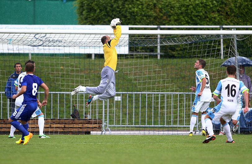 Es war der erste richtige Härtetest für die Löwen in der Vorbereitung: Die Sechzger holten gegen Dynamo Kiew in Garmisch ein 1:1 . Die Bilder vom Spiel