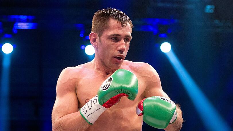 Felix Sturm und seinem Manager wurde vorgeworfen, einen dritten Beschuldigten dazu zu bringen, Box-Promoter Ahmet Öner umzubringen. Felix Sturm und seinem Manager wurde vorgeworfen, einen dritten Beschuldigten dazu zu bringen, Box-Promoter Ahmet Öner umzubringen.