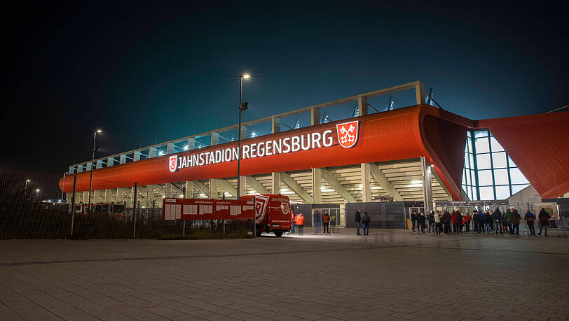 In diesem Schmuckkästchen wird der TSV 1860 das letzte Testspiel vor dem Ligastart bestreiten: Das Jahnstadion in Regensburg.