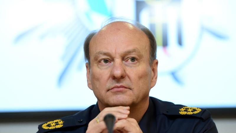 Münchens Polizeipräsident Hubertus Andrä nimmt an einer Pressekonferenz teil. Foto: Andreas Gebert/dpa/Archivbild Münchens Polizeipräsident Hubertus Andrä nimmt an einer Pressekonferenz teil. Foto: Andreas Gebert/dpa/Archivbild