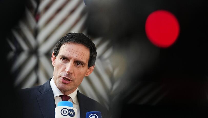 Hoekstra kündigt an, dass die EU auf dem Klimagipfel für mehr Ehrgeiz kämpfen will. Hoekstra kündigt an, dass die EU auf dem Klimagipfel für mehr Ehrgeiz kämpfen will.