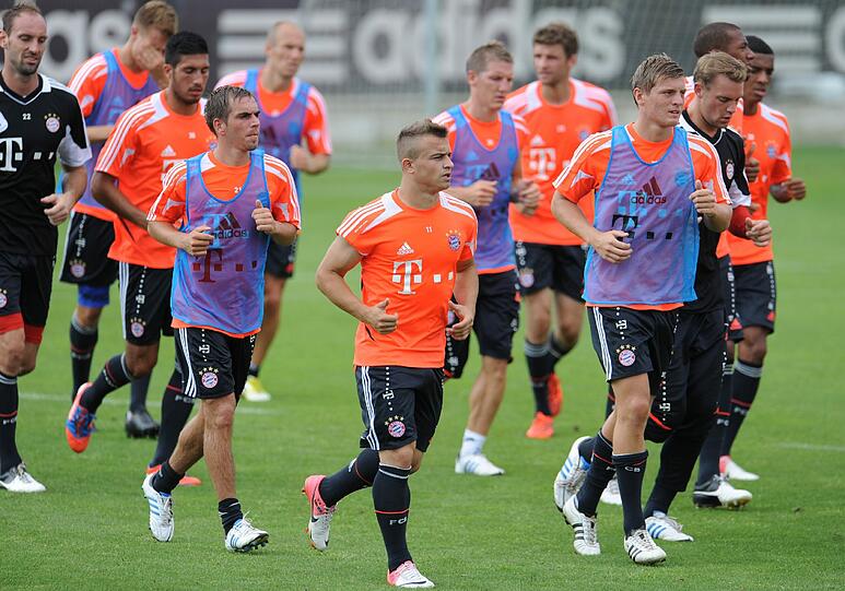 Wann kommt Martinez? Kommt er überhaupt? Die Gerüchte lassen die Bayern-Spieler kalt. Jetzt ist erstmal Training in der Sommer-Hitze angesagt. Die aktuellen Bilder von der Säbener.