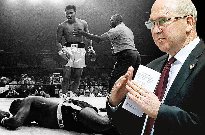 Muhammad Ali blickt auf seinen ausgeknockten Gegner, den gefürchteten Sonny Liston, beim Fight im Jahre 1965 herab. EHC-Coach Don Jackson sieht in der Box-Ikone ein Vorbild