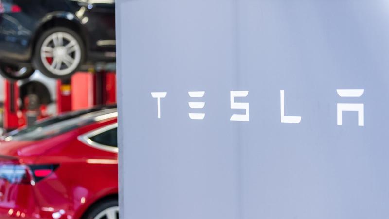 Ein Tesla Service Center in Frankfurt. Tesla will seine Elektroautos künftig nur noch über das Internet verkaufen. Ein Tesla Service Center in Frankfurt. Tesla will seine Elektroautos künftig nur noch über das Internet verkaufen.
