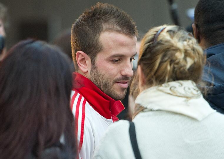 Überschattet von den Eheproblemen reist Rafael van der Vaart mit dem HSV ins Trainingslager