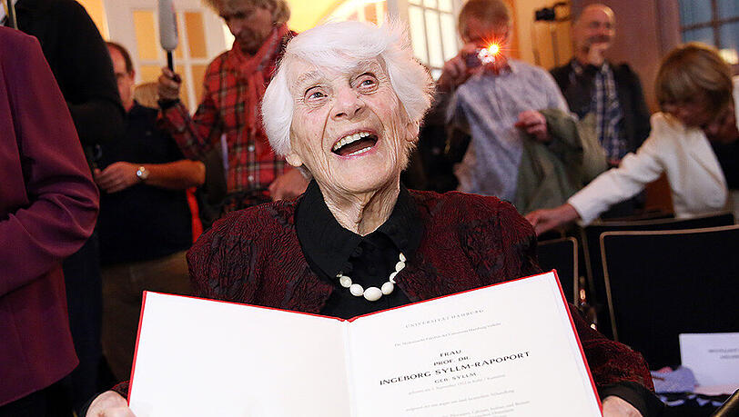 Vor ihrer mündlichen Promotionsprüfung hat die 102-Jährige Medizinerin richtig Lampenfieber gehabt. Vor ihrer mündlichen Promotionsprüfung hat die 102-Jährige Medizinerin richtig Lampenfieber gehabt.