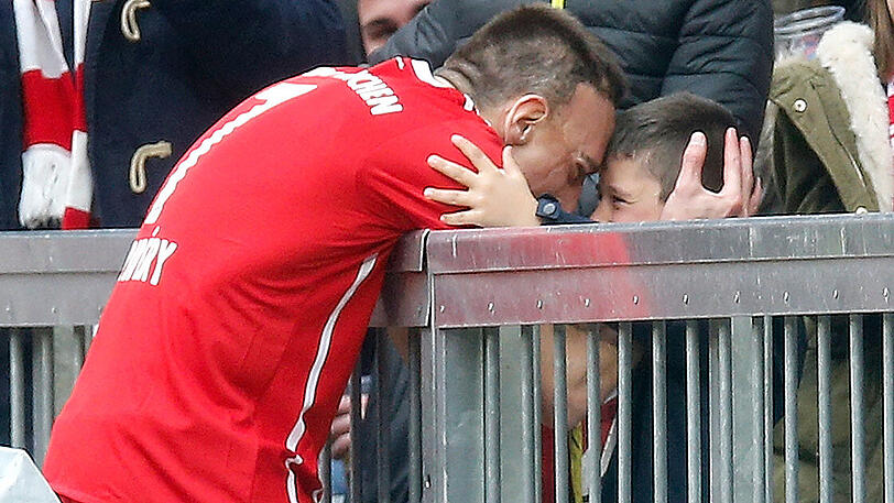 Franck Ribéry feierte sein 1:0 gegen den HSV mit Sohn Saif.