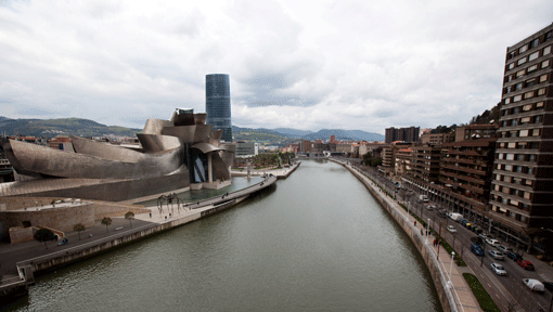 Der Architekt Frank O. Gehry hat das Guggenheim-Museum gebaut - es zieht jährlich über eine Millionen Besucher an. Der Architekt Frank O. Gehry hat das Guggenheim-Museum gebaut - es zieht jährlich über eine Millionen Besucher an.