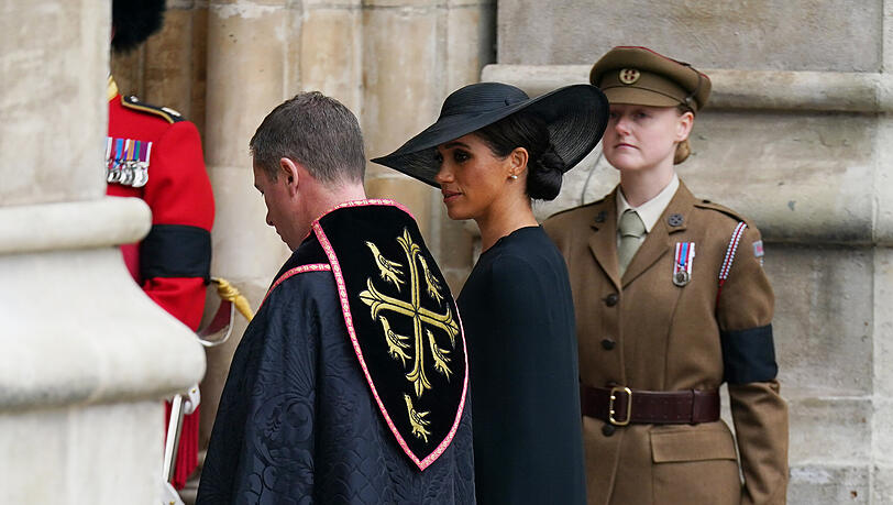 Erstes Foto von Meghan: Harrys Ehefrau betritt die Westminster Abbey Erstes Foto von Meghan: Harrys Ehefrau betritt die Westminster Abbey