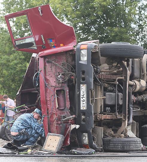 Es ist eines der schwersten Verkehrsunglück in Russland überhaupt. Die Bilder vom Unfallort.