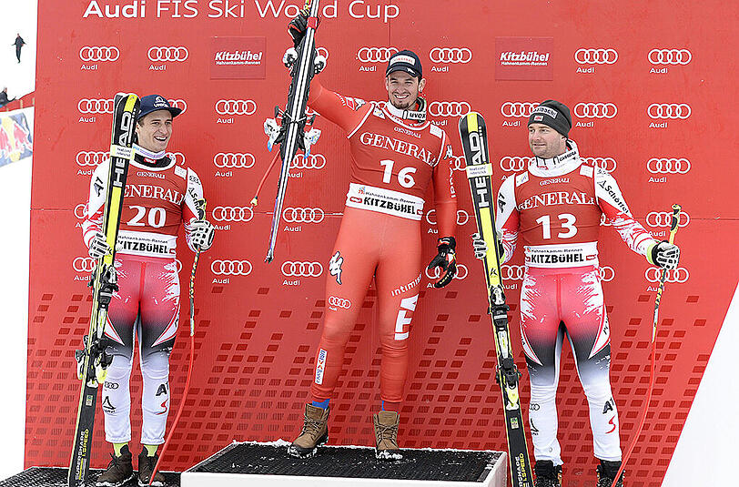 Erste Sigerehrung am Hahnenkamm-Wochenende: Dominik Paris (m. ITA), holte den Sieg im Super-G vor Matthias Mayer (l. AUT) und Georg Streitberger (AUT).