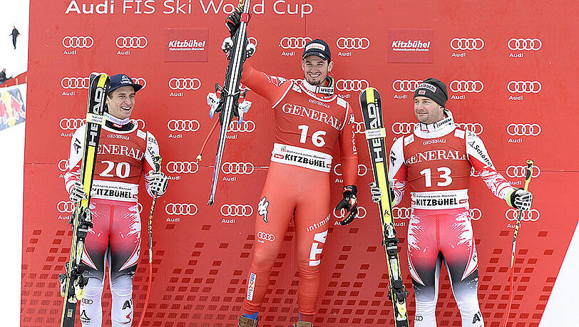 Erste Sigerehrung am Hahnenkamm-Wochenende: Dominik Paris (m. ITA), holte den Sieg im Super-G vor Matthias Mayer (l. AUT) und Georg Streitberger (AUT). Erste Sigerehrung am Hahnenkamm-Wochenende: Dominik Paris (m. ITA), holte den Sieg im Super-G vor Matthias Mayer (l. AUT) und Georg Streitberger (AUT).