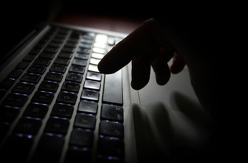 Die Trickbetrüger rufen ihre Opfer an und geben sich als Microsoft-Mitarbeiter aus.