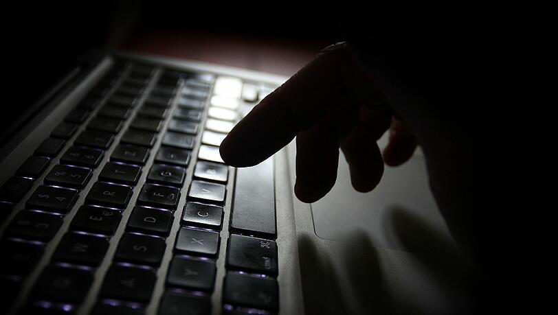 Die Trickbetrüger rufen ihre Opfer an und geben sich als Microsoft-Mitarbeiter aus.