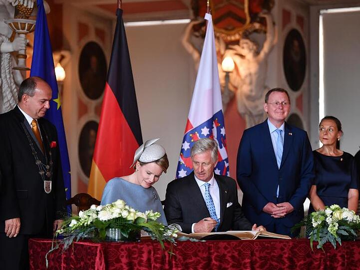 König Philippe und Königin Mathilde im Thronsaal von Schloss Friedenstein.