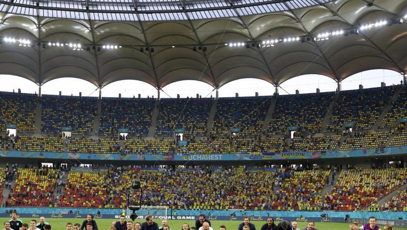 Noch lange nach Spielende genossen die Österreicher den Einzug ins EM-Achtelfinale.
