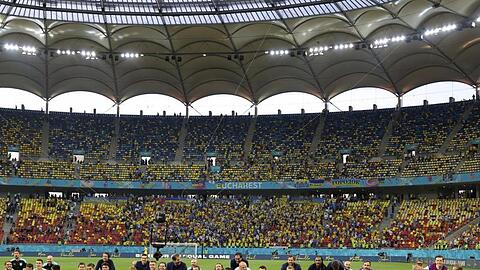 Noch lange nach Spielende genossen die Österreicher den Einzug ins EM-Achtelfinale.