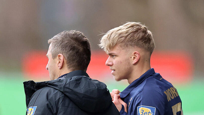 Leandro Morgalla (r.) und Löwen-Trainer Michael Köllner.