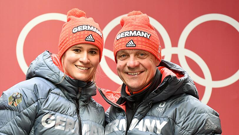 Die deutsche Rennrodlerin Natalie Geisenberger und der deutsche Rodel-Bundestrainer Norbert Loch.