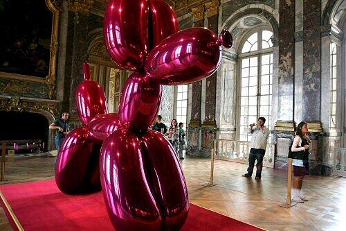 Koons-Kunstwerk in der umstrittenen Ausstellung in Versailles