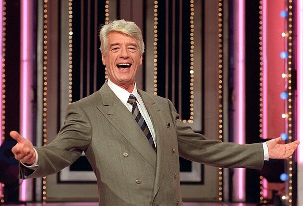 Der niederländische Entertainer Rudi Carrell bei seiner "Rudi-Carrell-Show" in Köln (1988) Der niederländische Entertainer Rudi Carrell bei seiner "Rudi-Carrell-Show" in Köln (1988)