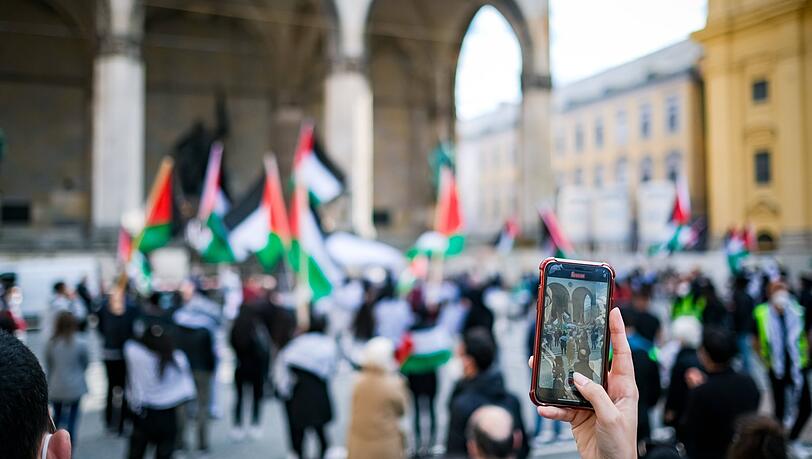 Eine Palästina-Demo vor der Feldherrnhalle Ende 2021. Eine Palästina-Demo vor der Feldherrnhalle Ende 2021.