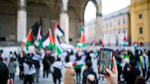 Eine Pal&auml;stina-Demo vor der Feldherrnhalle Ende 2021.