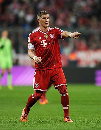 BASTIAN SCHWEINSTEIGER - NOTE 2 - Im Lexikon unter Freistoßtor klebt ein Bild von seinem 2:0. Sonst: Super Flanke zum 1:0, viele Pässe, gutes Auge. Da stört&rsquo;s gar nicht, dass ihm noch Sprit im Tank fehlt.