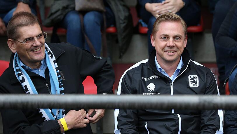 Schatzmeister Heinz Schmidt und Geschäftsführer Markus Fauser ließen sich in Buchbach auch durch die erste Saison-Niederlage nicht die Laune verderben. Schatzmeister Heinz Schmidt und Geschäftsführer Markus Fauser ließen sich in Buchbach auch durch die erste Saison-Niederlage nicht die Laune verderben.