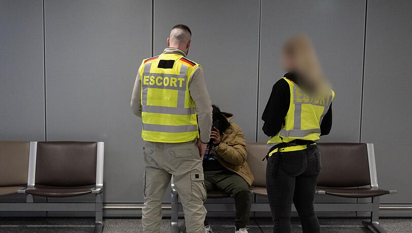 Abgelehnte Asylbewerber sollen verpflichtet werden, zu kooperieren. (Archivbild)