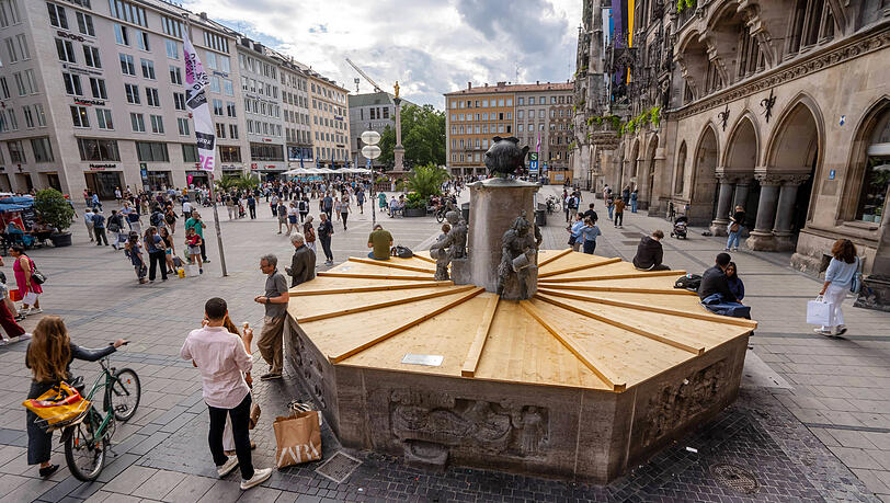 Hier plätschert erst einmal nichts: der zur Zeit stillgelegte Fischbrunnen auf dem Marienplatz. Hier plätschert erst einmal nichts: der zur Zeit stillgelegte Fischbrunnen auf dem Marienplatz.