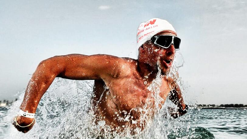 Christof Wandratsch legte die 66,67 km von Bodman-Ludwigshafen bis Bregenz in 20 Stunden und 41 Minuten zurückgelegt. Christof Wandratsch legte die 66,67 km von Bodman-Ludwigshafen bis Bregenz in 20 Stunden und 41 Minuten zurückgelegt.