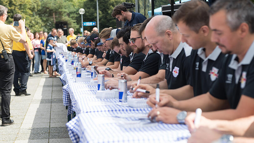 Fan-Fest im Olympiapark - die Bilder von der Saisoneröffnung der Red Bulls.