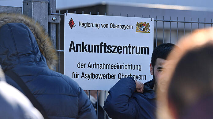 Für die Unterbringung der Geflüchteten aus der Ukraine stehen in der Messe München die Hallen C5 und C6 zur Verfügung. (Symbolbild)