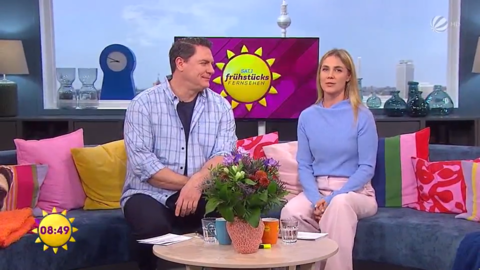 Alina Merkau weist ihren "Frühstücksfernsehen"-Kollegen mehrfach zurecht. Was steckt dahinter?