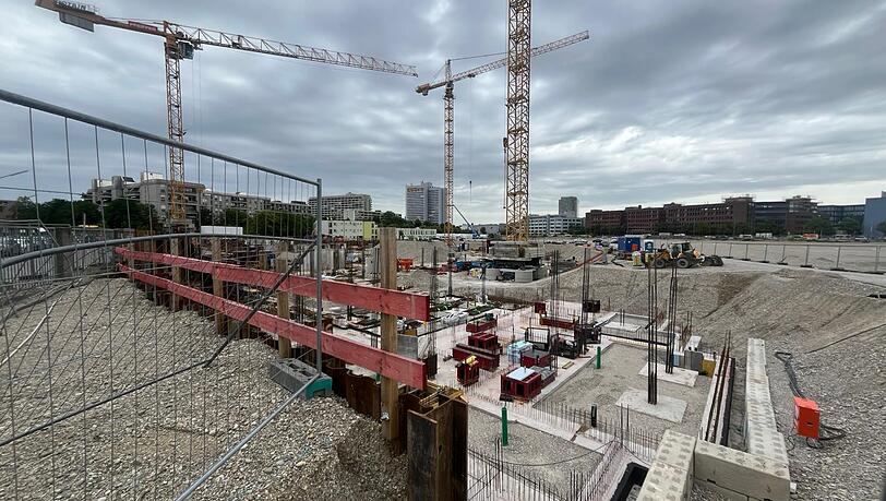 Hier entsteht ein neues Wohnquartier mit knapp über 1.000 Wohnungen. Die Stadtwerke bauen 630 Stück, vor allem für ihre eigenen Mitarbeiter. Hier entsteht ein neues Wohnquartier mit knapp über 1.000 Wohnungen. Die Stadtwerke bauen 630 Stück, vor allem für ihre eigenen Mitarbeiter.