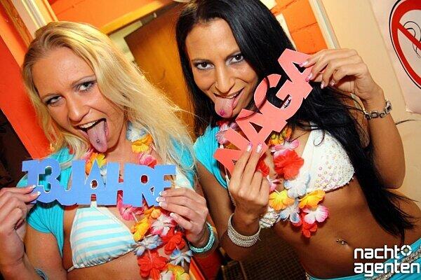 13 Jahre Nachtgalerie: "Malle live vs Party Pornös". Am Freitag gewährte Sexy Mia den Partygästen tiefe Einblicke. Noch mehr Fotos gibt es hier www.nachtagenten.de.