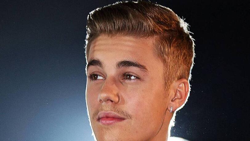 Popstar Justin Bieber (20) wird nach Angaben der Staatsanwaltschaft in Los Angeles wegen Vandalismus angeklagt. Popstar Justin Bieber (20) wird nach Angaben der Staatsanwaltschaft in Los Angeles wegen Vandalismus angeklagt.