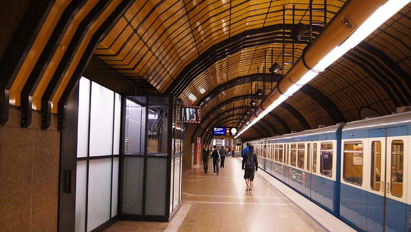 Die Stadtwerke überprüfen die Bausubstanz der Haltestelle Schwanthalerhöhe. Die Stadtwerke überprüfen die Bausubstanz der Haltestelle Schwanthalerhöhe.