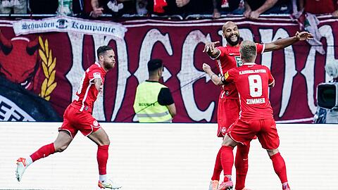 Der 1. FC Kaiserslautern siegt zum Saisonauftakt.