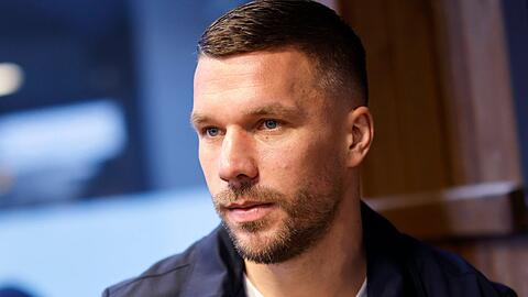 Lukas Podolski bei der Eröffnung einer Filiale seiner Döner-Kette.