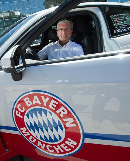 Die Bayern-Profis holen sich in Ingolstadt ihre neuen Dienstwagen ab. 
Hin ging&rsquo;s mit der Bahn! Die Bilder!