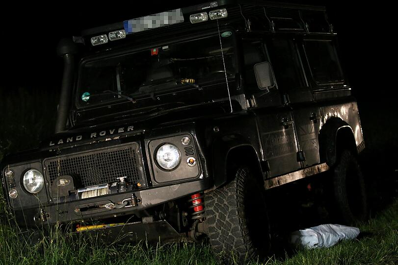 In Ansbach sind zwei Teenager von einem Geländewagen überfahren worden.
