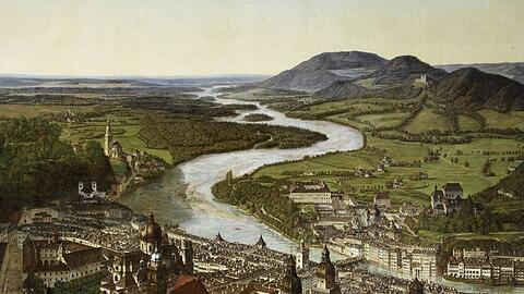 Salzburg vor 200 Jahren: Viele Details kann man heute noch nachvollziehen, Johann Michael Sattler war schlie&szlig;lich ein bestens ausgebildeter Landschaftsmaler. Zwischen 1825 und 1829 hat er an seinem Rundgem&auml;lde gearbeitet - auf der Abbildung geht der Blick &uuml;ber das Salzachtal nach Norden. Mit seinem Panorama zog Sattler durch ganz Europa, das war im 19. Jahrhundert die perfekte Tourismus-Werbung. Jetzt ist das Bild in der Orangerie zu studieren.