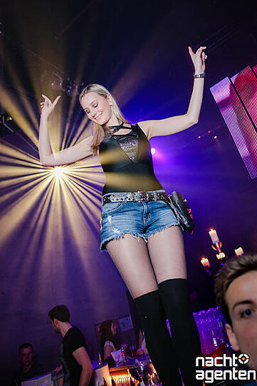Auch an den Weihnachtsfeiertagen hatte der Neuraum geöffnet. Klicken Sie sich durch die Partybilder vom 24. und 25. Dezember.